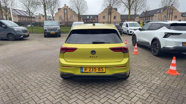 Volkswagen GOLF 1.0 eTSI Life Business / + 19"winterset / adaptieve cruisecontrol / navigatie