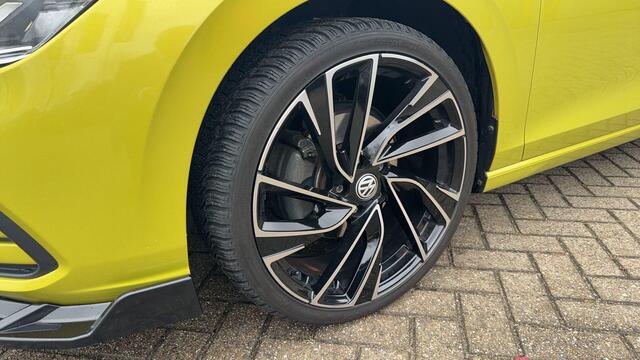 Volkswagen GOLF 1.0 eTSI Life Business / + 19"winterset / adaptieve cruisecontrol / navigatie