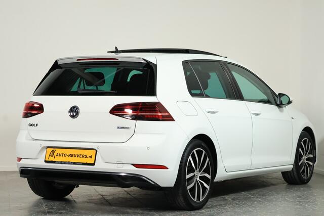 Volkswagen GOLF 1.5 TSI Highline JOIN Panorama / Opendak / DSG / Dynamic LED / Navi