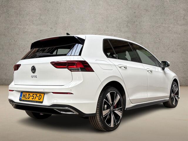 Volkswagen GOLF 1.4 eHybrid GTE 245Pk Automaat (APPLE CARPLAY, GROOT NAVI, GETINT GLAS, KEYLESS, SPORTSTOELEN, PARKEERSENSOREN, SFEERVERLICHTING, NIEUWE APK, NIEUWSTAAT)
