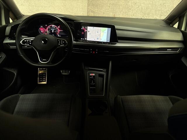 Volkswagen GOLF 1.4 eHybrid GTE 245Pk Automaat (APPLE CARPLAY, GROOT NAVI, GETINT GLAS, KEYLESS, SPORTSTOELEN, PARKEERSENSOREN, SFEERVERLICHTING, NIEUWE APK, NIEUWSTAAT)