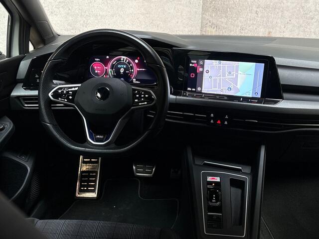 Volkswagen GOLF 1.4 eHybrid GTE 245Pk Automaat (APPLE CARPLAY, GROOT NAVI, GETINT GLAS, KEYLESS, SPORTSTOELEN, PARKEERSENSOREN, SFEERVERLICHTING, NIEUWE APK, NIEUWSTAAT)
