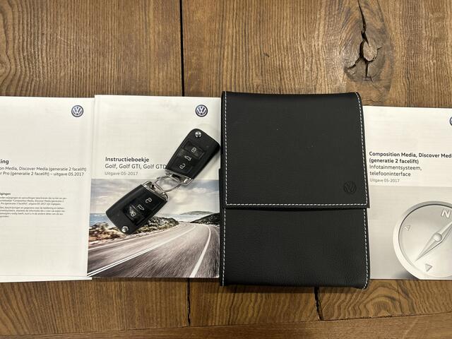 Volkswagen GOLF 1.5 TSI Highline Automaat | Panoramadak | Digital dashboard | Keyless | Adaptieve cruise control | Apple carplay | Climate control | Elek. inklapbare spiegels | Nederlands geleverd