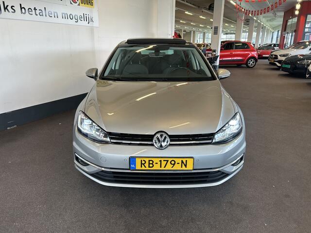 Volkswagen GOLF 1.5 TSI Highline Automaat | Panoramadak | Digital dashboard | Keyless | Adaptieve cruise control | Apple carplay | Climate control | Elek. inklapbare spiegels | Nederlands geleverd