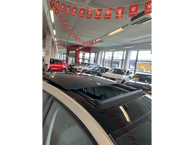 Volkswagen GOLF 1.5 TSI Highline Automaat | Panoramadak | Digital dashboard | Keyless | Adaptieve cruise control | Apple carplay | Climate control | Elek. inklapbare spiegels | Nederlands geleverd