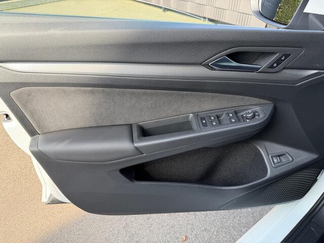 Volkswagen GOLF 1.5 eHybrid 204pk Style | 360 Camera | Ergo stoel | Adapt. Cruise | Rijklaar incl. 5 jaar Fabrieksgarantie