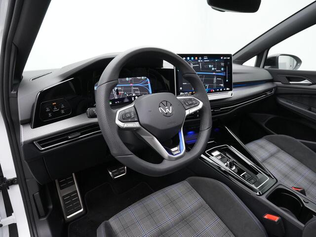 Volkswagen GOLF 1.5 eHybrid 272 pk DSG GTE | Panoramadak | 360 Camera | Head-up display | IQ Light | Stuur-/stoelverwarming