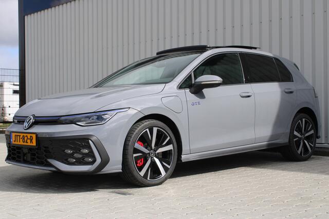 Volkswagen GOLF 1.5 eHybrid GTE | Panorama dak | Stoel/Stuur verwarming | 360° Camera | Schuif/Kantel dak | Adaptive cruise controler | Keyless start | Apple CarPlay/Android Auto | IQ.Lights | Climate controle | Parkeersensoren | Navigatie |