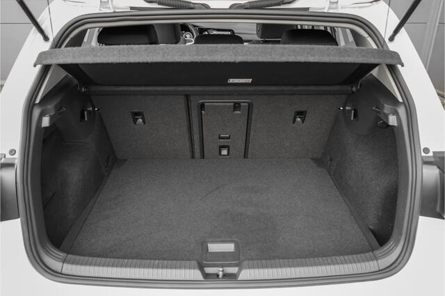 Volkswagen GOLF 1.5 eTSI Pano Virtual Dash Camera ACC