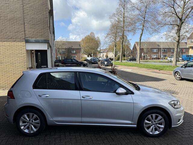 Volkswagen GOLF 1.0 TSI Comfortline Business Airco clima/ Navigatie/ Cruise/ Apple carplay/ PDC/ LMV