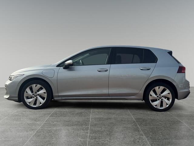 Volkswagen GOLF 1.5 204pk eHybrid Life Edition Achteruitrijcamera | Stoelverwarming | Adaptive cruise control