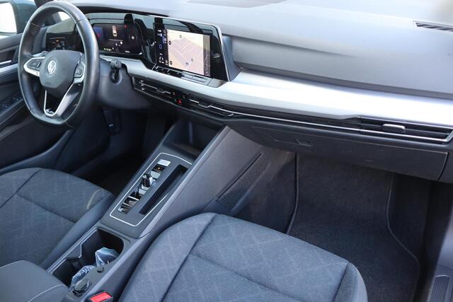 Volkswagen GOLF Variant 1.0 eTSI Life N.A.P. Navigatie, Automaat, Camera, Apple Carplay, Elektrische ramen