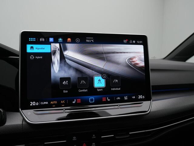 Volkswagen GOLF 1.5 eHybrid 272 pk GTE | Panoramadak | Head-up display | IQ Light | Stuur-/stoelverwarming | Achteruitrijcamera