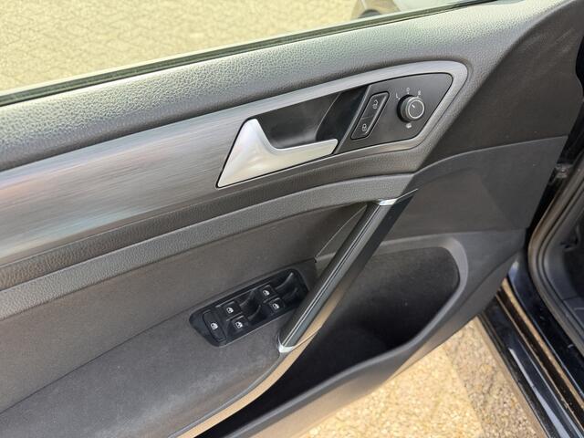 Volkswagen GOLF Variant 1.0 TSI Comfortline Business Carplay/Massage/ACC/Stoelverw