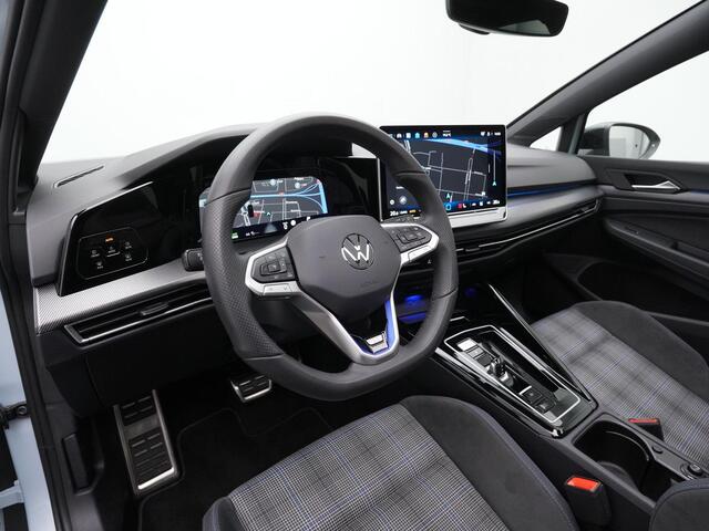 Volkswagen GOLF 1.5 eHybrid 272 pk GTE | Panoramadak | Trekhaak | Adaptief onderstel | Head-up display | IQ Light | Stuur-/stoelverwarming | Achteruitrijcamera
