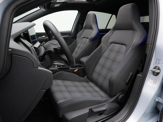 Volkswagen GOLF 1.5 eHybrid 272 pk GTE | Panoramadak | Trekhaak | Adaptief onderstel | Head-up display | IQ Light | Stuur-/stoelverwarming | Achteruitrijcamera
