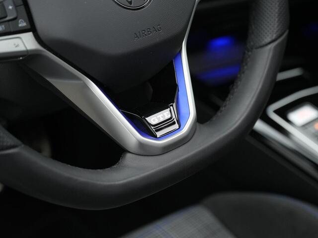 Volkswagen GOLF 1.5 eHybrid 272 pk GTE | Panoramadak | Trekhaak | Adaptief onderstel | Head-up display | IQ Light | Stuur-/stoelverwarming | Achteruitrijcamera