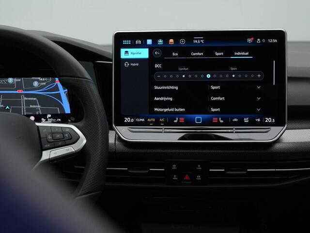 Volkswagen GOLF 1.5 eHybrid 272 pk GTE | Panoramadak | Trekhaak | Adaptief onderstel | Head-up display | IQ Light | Stuur-/stoelverwarming | Achteruitrijcamera