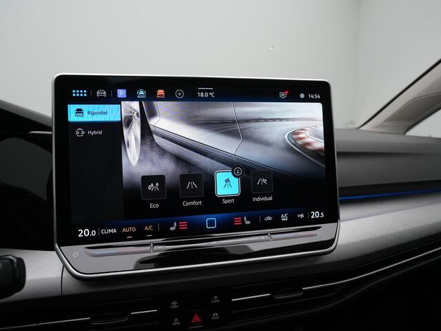 Volkswagen GOLF 1.5 eHybrid 204 pk Life Edition | Panoramadak | Stuur-/stoelverwarming | Achteruitrijcamera | Adaptive Cruise | Keyless Entry