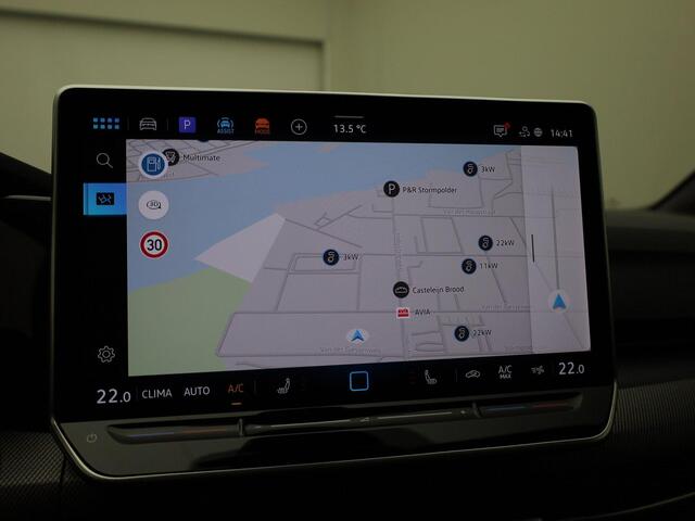 Volkswagen GOLF 1.5eTSI/150PK R-Line DSG · Panoramadak · Camera + Parkeersensoren · Apple/Android Car Play · Garantie t/m 04-06-2030 of 100000km.