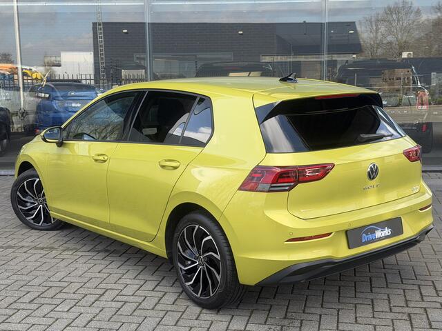 Volkswagen GOLF 1.0 eTSI Life Business | Carplay | Adaptive CC | Key-less | Dodehoek-assistent - Noodremsyst assist - Snelh-/afstandsreg- Camera Interesse in een bezichtiging of proefrit, bel of app met 06-24282842 / 06-42130156
