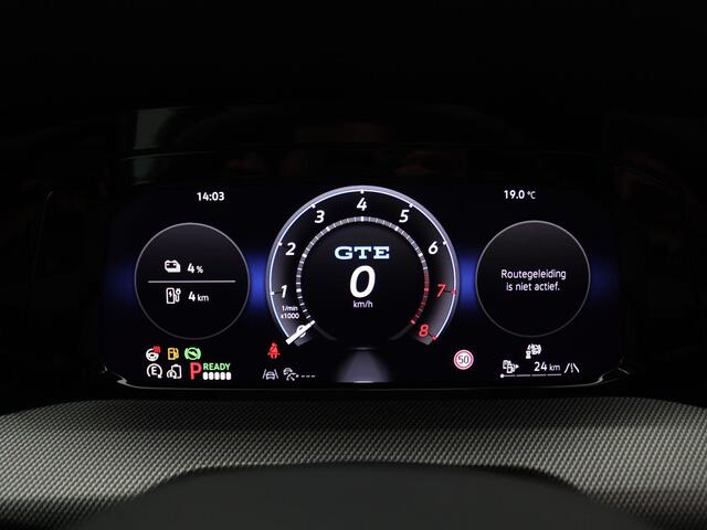 Volkswagen GOLF 1.5 eHybrid GTE 272PK DSG Pano-Schuifdak, 360gr. Camera, Adaptieve Cruise Controle, Keyless, Side Assist, Alarm, Stoel-Stuurverwarming, Trekhaak, 18" LM Velgen