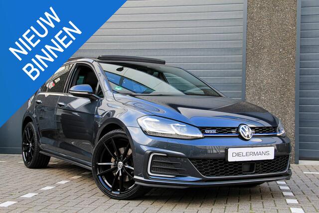 Volkswagen GOLF 1.4 TSI DSG GTE Panorama dak | Full LED matrix | Keyless | 19" Pretoria | Vol in de opties! | MEER FOTO'S VOLGEN!