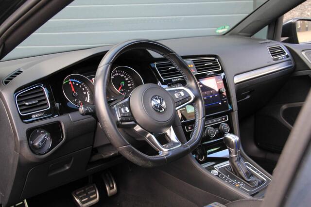 Volkswagen GOLF 1.4 TSI DSG GTE Panorama dak | Full LED matrix | Keyless | 19" Pretoria | Vol in de opties! | MEER FOTO'S VOLGEN!