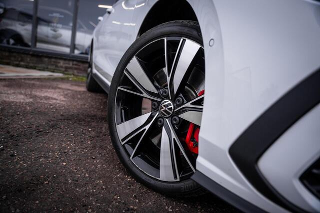 Volkswagen GOLF 1.4 eHybrid GTE I Pano-dak I iQ-light I Carplay I Winterpack I ACC I Head-up I Dealer-onderhouden