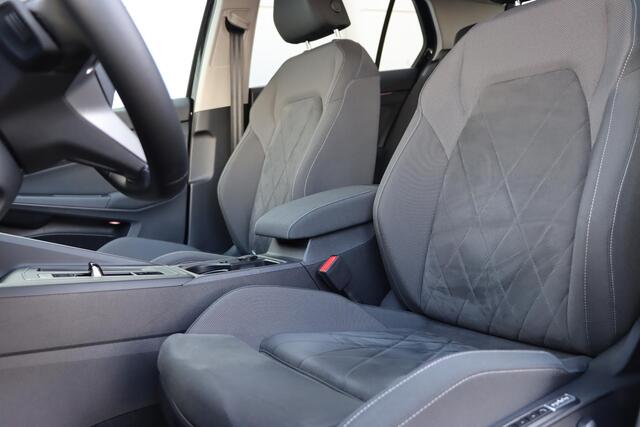 Volkswagen GOLF 1.5 eTSI Style 150pk DSG7 | IQ. Drive | Stuur + Stoelverwarming | Carplay | Memory