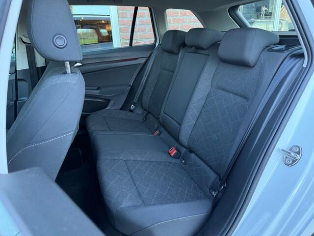 Volkswagen GOLF Variant 1.0 eTSI Life DIGIDASH / CAMERA / ADDAPT.CRUISE / CARPLAY / ANDR