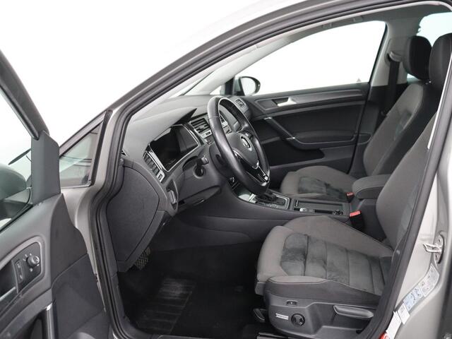 Volkswagen GOLF Variant 1.0 TSI Comfortline Business | Stoleverwarming | Trekhaak | Carplay | Massage | Navigatie | Parkeerhulp | Adaptive cruise | Camera