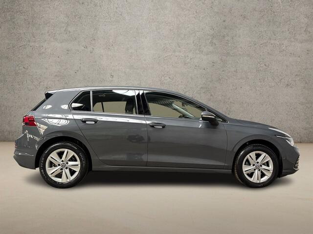 Volkswagen GOLF 1.5 eTSI Sport Automaat (APPLE CARPLAY, 4 CILINDER, GROOT NAVI, STUUR/STOELVERWARMING, CAMERA, SPORTSTOELEN, KEYLESS, PARKEERSENSOREN, NIEUWSTAAT)