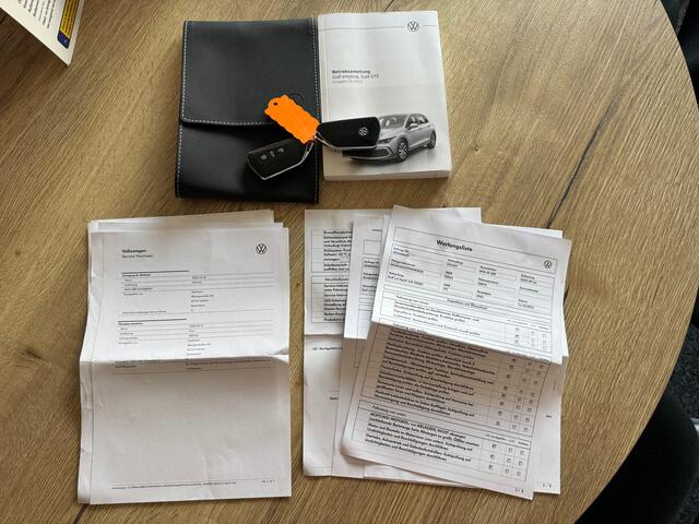 Volkswagen GOLF 1.4 eHybrid Style | Achteruitrijcamera | Stoel/Stuur Verwarming |