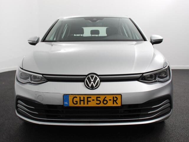 Volkswagen GOLF 1.5 eTSI 150pk DSG Style Navigatie Apple Carplay/Android Auto Parkeersensoren Adaptive Cruise Control Blind Spot Assist Camera Stoel- en stuurverwarming Ledverlichting Virtual Cockpit Lane Assist Climatronic