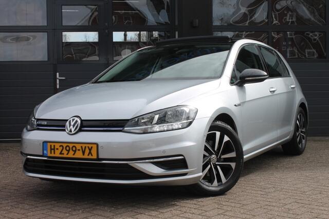 Volkswagen GOLF 1.5 TSI CL BNS IQ-Drive / Panorama dak / Digitaal dashboard / Camera