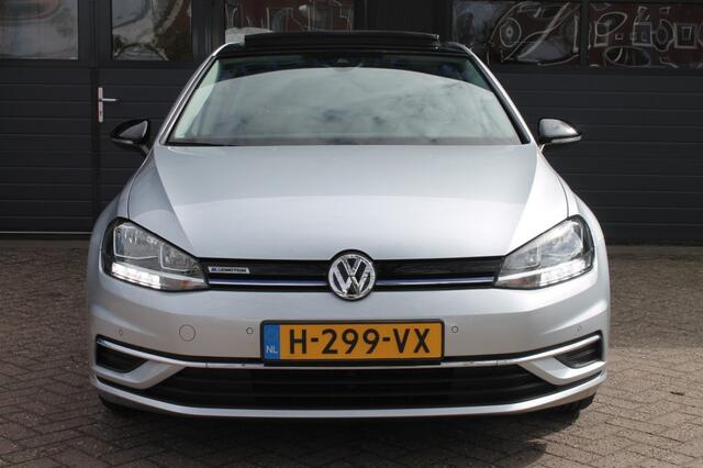 Volkswagen GOLF 1.5 TSI CL BNS IQ-Drive / Panorama dak / Digitaal dashboard / Camera