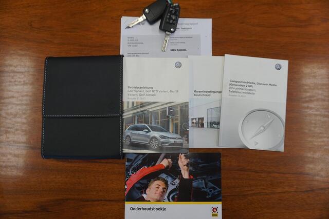 Volkswagen GOLF 1.0 TSI 110PK Highline/19 Inch/Liefhebbersauto!!/ Moet gezien worden!!