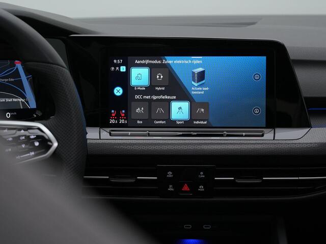 Volkswagen GOLF 1.4 eHybrid 245 pk GTE | Panoramadak | Trekhaak | Leder | Adaptief onderstel | Geheugen-/ventilatiestoel | Head-up display | IQ Light