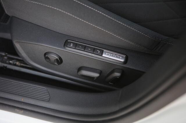 Volkswagen GOLF 1.5 eTSI Style | Massage | Memory | Sfeerverlichting |