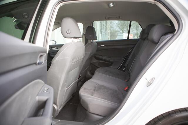 Volkswagen GOLF 1.5 eTSI Style | Massage | Memory | Sfeerverlichting |