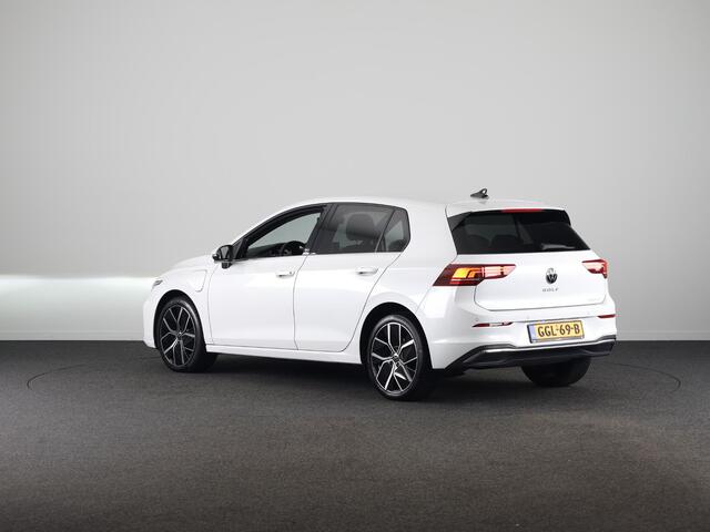 Volkswagen GOLF 1.5 eHybrid 50 Edition 204 PK | Automaat (DSG) | Navigatie | Camera | 18 Inch | Verlengde garantie