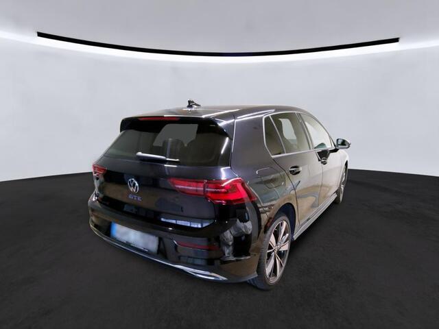 Volkswagen GOLF GTE 1.4 eHybrid 245PK | Vol Leer | Stoel Ventilatie | IQ Light Matrix LED | Memory | Klasse 3 | 18"Inch | Getint Glas |