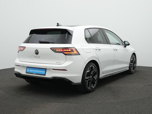 Volkswagen GOLF 1.5 eTSI 150 pk DSG R-Line | IQ Light | Achteruitrijcamera | Adaptive Cruise | Stuur-/stoelverwarming | Sportonderstel