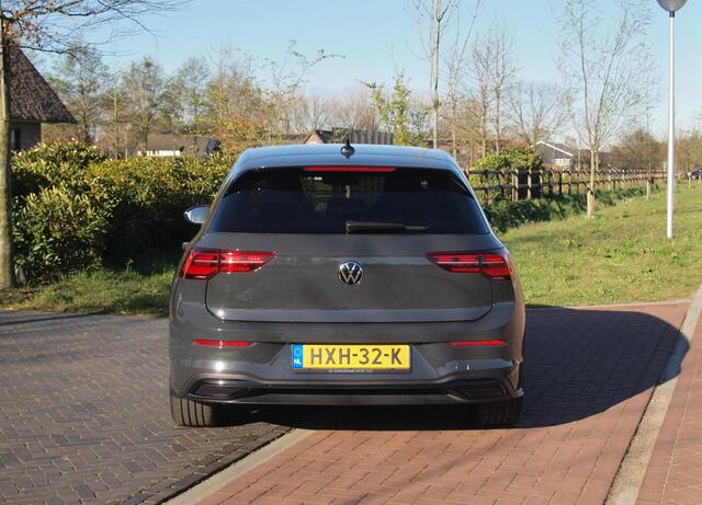 Volkswagen GOLF 1.4 eHybrid GTE | Fabrieksgarantie 06-2027 | Sfeerverlichting | Black Style Pakket | Apple Carplay | ACC |