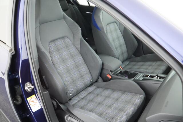 Volkswagen GOLF 1.4 eHybrid 245pk GTE Camera Keyless Adaptief Onderstel Matrix LED Stoelverwarming Navigatie ACC