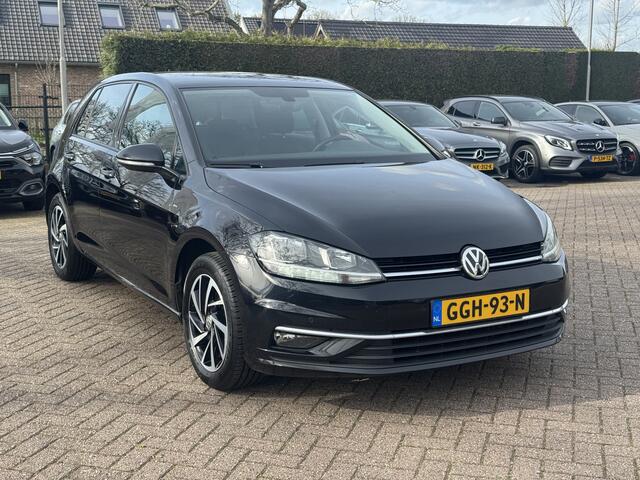 Volkswagen GOLF 1.0 TSI Comfortline / Camera / CarPlay / 16'' / Navigatie / Parkeerhulp V+A / Getint glas / DAB / ACC