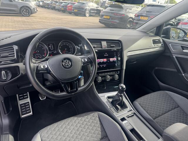 Volkswagen GOLF 1.0 TSI Comfortline / Camera / CarPlay / 16'' / Navigatie / Parkeerhulp V+A / Getint glas / DAB / ACC