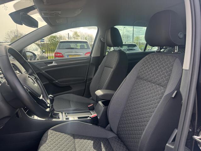 Volkswagen GOLF 1.0 TSI Comfortline / Camera / CarPlay / 16'' / Navigatie / Parkeerhulp V+A / Getint glas / DAB / ACC