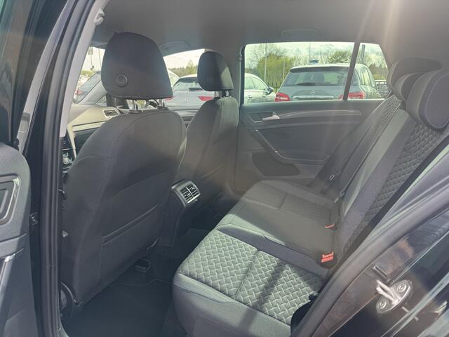 Volkswagen GOLF 1.0 TSI Comfortline / Camera / CarPlay / 16'' / Navigatie / Parkeerhulp V+A / Getint glas / DAB / ACC